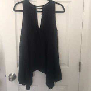 BKE boutique plunge neck blouse size small